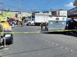 Al lugar llegaron elementos de la Policía de Tlaquepaque y de la Fiscalía de Jalisco para iniciar las investigaciones. ESPECIAL