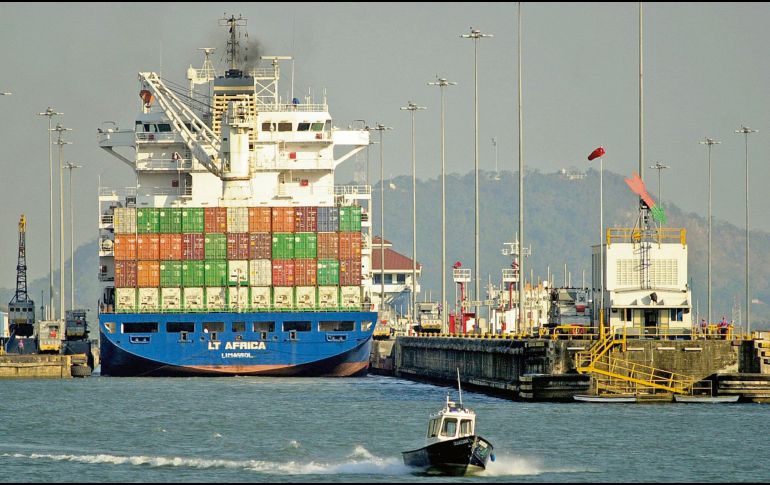 El Canal de Panamá está en la mira de la política comercial de Donald Trump. AP