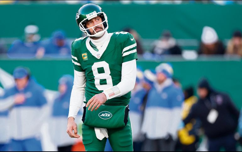 Aaron Rodgers y los Jets han tenido una campaña para el olvido, con una marca de 4-11 que está muy por debajo de las expectativas. AFP