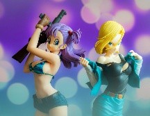 Dragon Ball es uno de los animes más icónicos en la historia de la animación japonesa; figuras de acción de Bulma y Androide Número 18.  UNSPLASH / N. Khiem