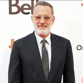 Salud de Tom Hanks preocupa por temblores en sus manos