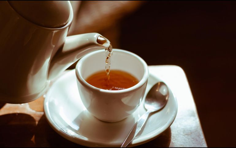 La pasiflora, conocida como la flor del maracuyá, es una planta muy valorada por sus múltiples propiedades medicinales. ESPECIAL / CANVA