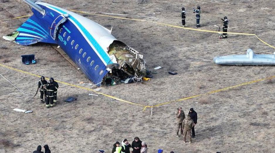 Tras la tragedia del pasado miércoles que se estrelló en Kazajistán, se encontraron cajas negras de pasajeros de las Aerolíneas de Azerbaiyán (AZAL). ARCHIVO/EFE