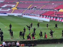 La práctica sirvió no solo para afinar detalles tácticos de cara al compromiso ante su acérrimo rival, sino también para fortalecer el vínculo entre el club y su fiel afición. EL INFORMADOR / J. Robles