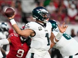 La situación del quarterback titular de Filadelfia ha superado el intento de Saquon Barkley de romper el récord de temporada de Eric Dickerson en yardas por tierra. AP/ Archivo