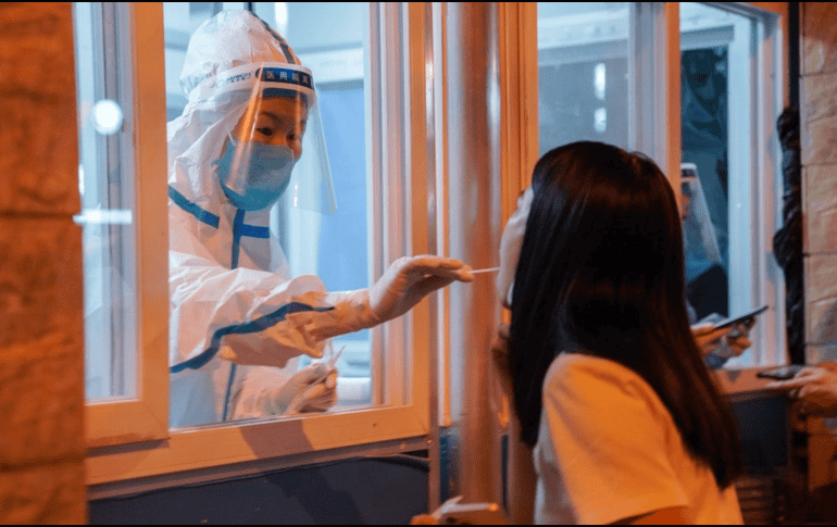 Se estima que la circulación real del virus podría ser hasta 20 veces mayor de la calculada oficialmente. EFE / ARCHIVO