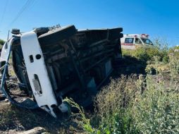 Según reportes, un bache en la autopista ocasionó el percance. CORTESÍA/PC Y BOMBEROS JALISCO