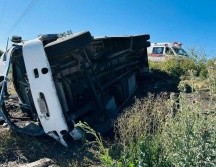 Según reportes, un bache en la autopista ocasionó el percance. CORTESÍA/PC Y BOMBEROS JALISCO