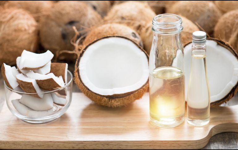 El agua de coco es mucho más que una bebida refrescante: es un recurso natural lleno de propiedades que pueden fortalecer tu sistema inmune y promover la salud de tus riñones. 
 CANVA