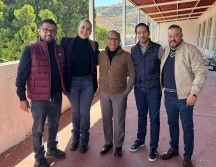 Héctor Raúl Pérez Gómez, Secretario de Salud de Jalisco; Wendy Limón, Presidenta municipal de Yahualica de González Gallo; y Sergio Quintero, Coordinador de Salud municipal, van por resolver el desabasto de medicamentos y la falta de infraestructura del Hospital Regional. CORTESÍA.