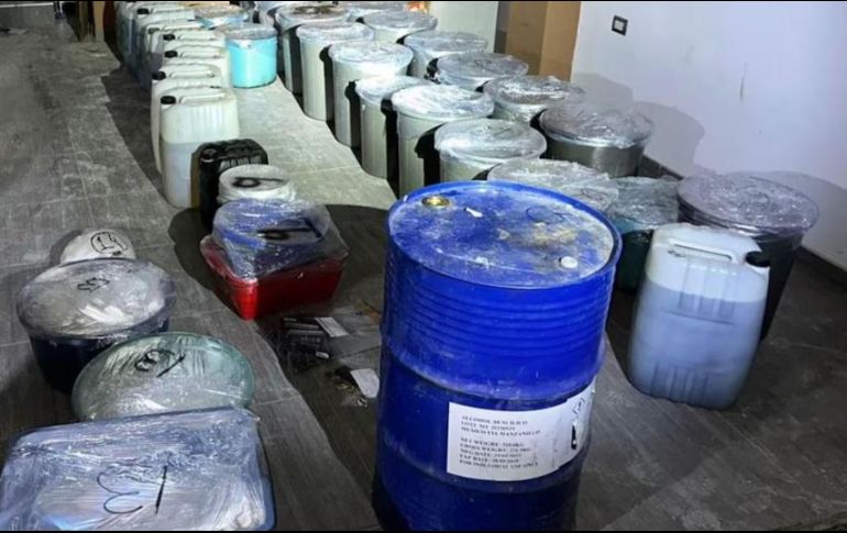 El presunto narcótico se encontró en diversos contenedores en un inmueble de Culiacán. ESPECIAL