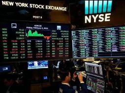 Por sectores, hoy destacaron las subidas del tecnológico (0.34 %) y el inmobiliario (0.23 %) y las pérdidas del de bienes no esenciales (-0.8 %) y el de salud (-0.69 %). AFP / ARCHIVO