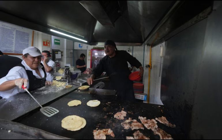 Entre las causas principales del alza se encuentra el conflicto comercial con Estados Unidos por el uso del maíz transgénico.  AP/Fernando Llano