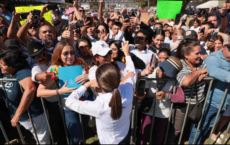 Durante su discurso realizado en Bucerías, Nayarit, Claudia Sheinbaum hizo un balance de los meses que lleva al frente del gobierno federal y destacó los programas sociales. ESPECIAL