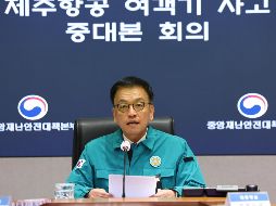 El presidente interino de Corea del Sur lidera las negociaciones de crisis por el mortal accidente aéreo en Jeju. EFE