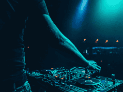 El evento reunirá a miles de personas, quienes esperan recibir el año en un espectáculo de luces y música. CANVA