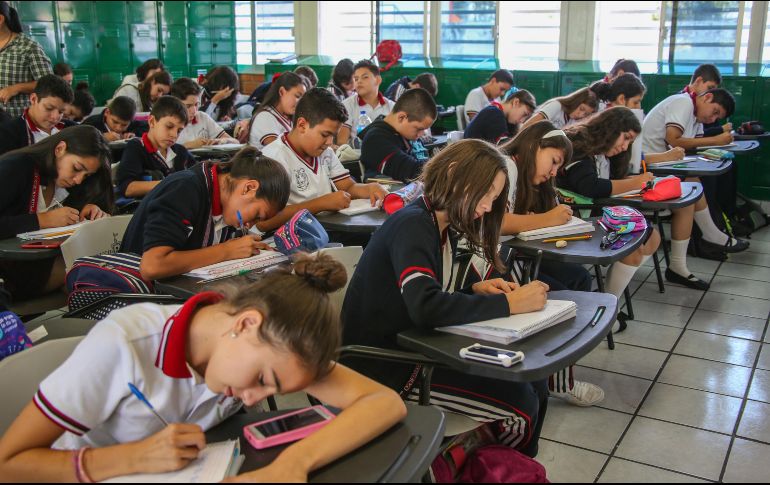 Más de 4 millones de estudiantes de secundaria fueron registrados para recibir la beca Rita Cetina. EL INFORMADOR/Archivo