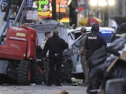 El atacante, que conducía una furgoneta blanca con matrícula de Texas, aceleró hacia la calle de Bourbon Street, en el Barrios Francés. AP / G. HERBERT