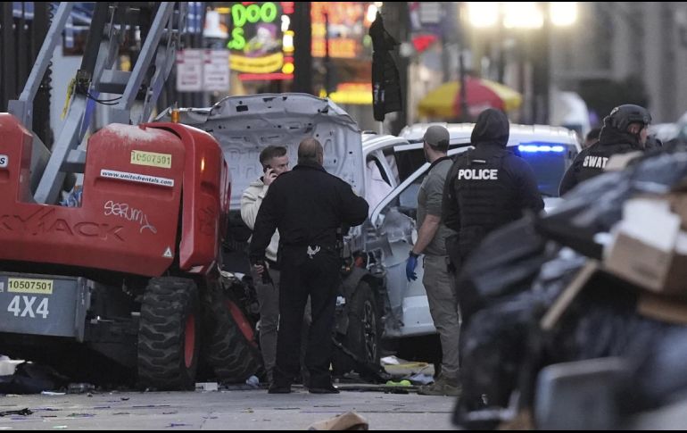 El atacante, que conducía una furgoneta blanca con matrícula de Texas, aceleró hacia la calle de Bourbon Street, en el Barrios Francés. AP / G. HERBERT