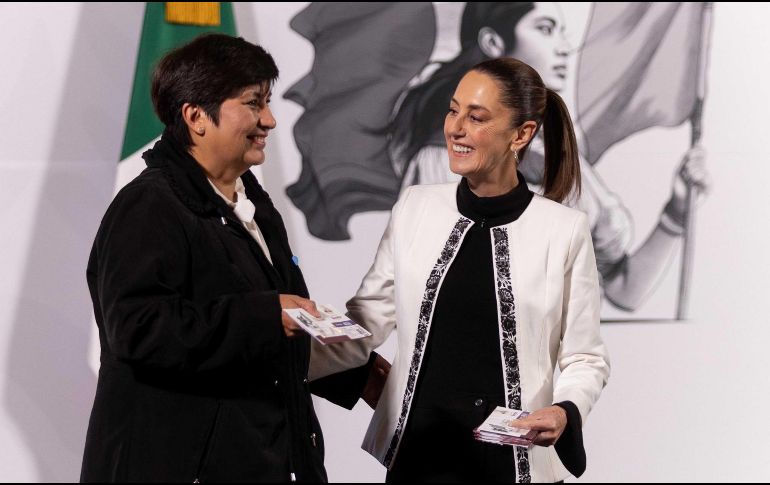 Para mañana tendrá eventos en el Edomex para continuar con la entrega de tarjetas de la Pensión Mujeres Bienestar. SUN / H. SALAVADOR