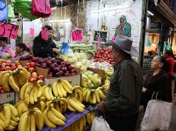 Aunque lácteos y leguminosas han resentido la “cuesta” en sus precios, los mayores incrementos se dieron en las frutas, muchos de ellos por la temporada, como las uvas que se consumen más a finales de año. EL INFORMADOR/A. Navarro