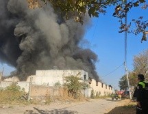 No hubo lesionados, pero sí se evacuaron a 17 habitantes de casas aledañas por el humo. ESPECIAL.