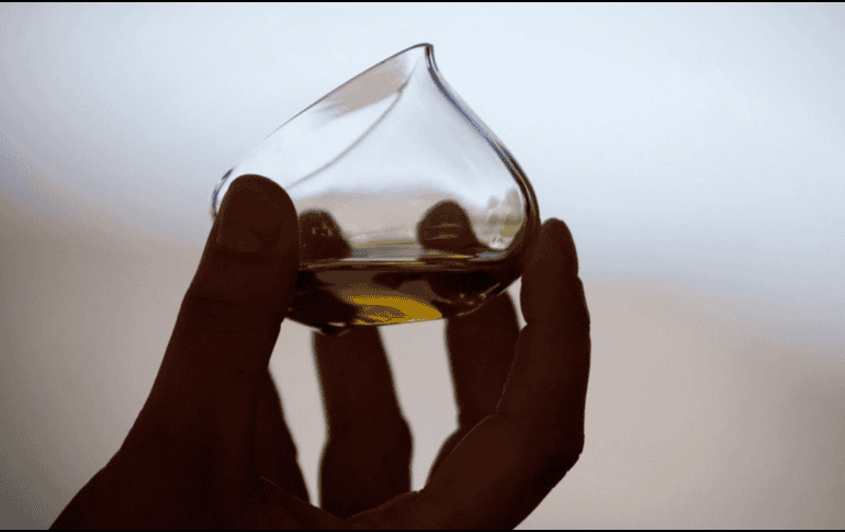 Tomarlo en ayunas es uno de los remedios populares más conocidos. EFE / ARCHIVO