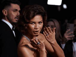 Zendaya presumió un anillo en la ceremonia de premiación de los Globos de Oro. AP / Jordan Strauss