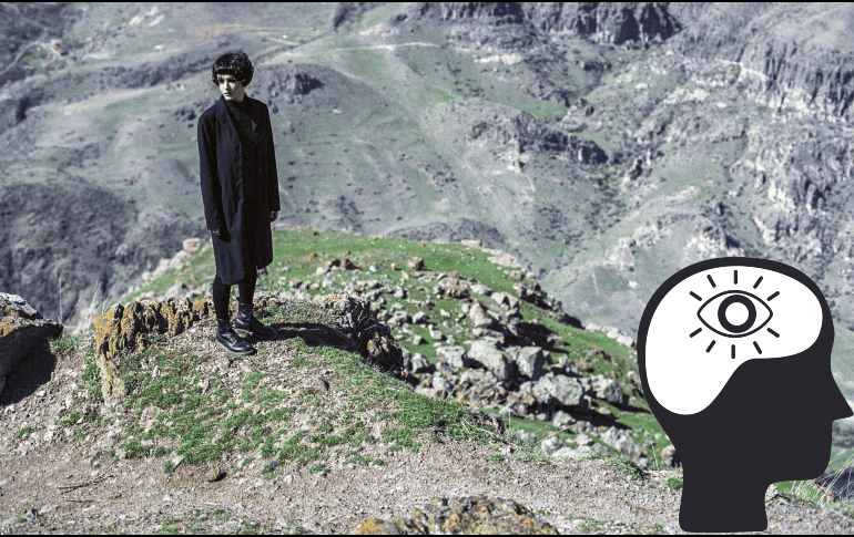 El color negro es sinónimo de entereza, formalidad y confianza. UNSPLASH / I. Goliadze