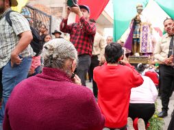 Otros creyentes también vinieron a pedir por la salud de sus hijos desaparecidos. EL INFORMADOR / H. Figueroa