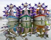 Las figuras religiosas de Melchor, Gaspar y Baltazar realizaron su tradicional recorrido por las calles del pueblo y su embarcación en la laguna de Cajititlán. EL INFORMADOR / H. Figueroa