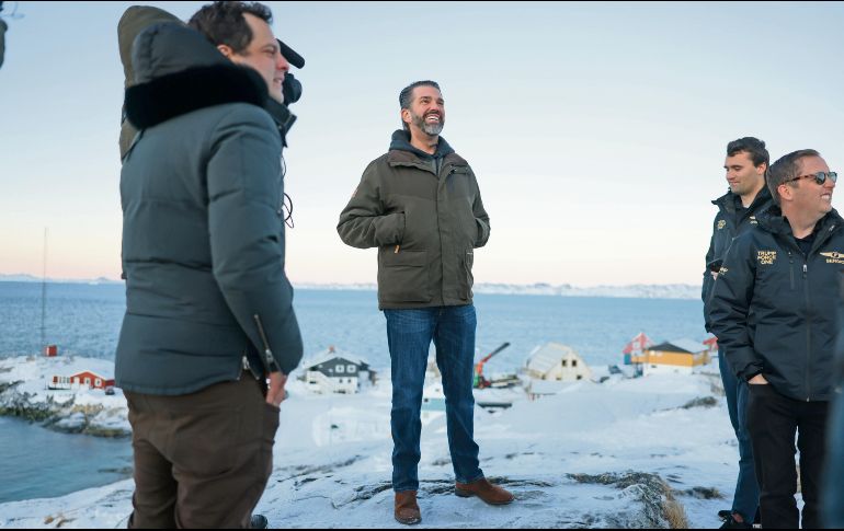 Donald Trump Jr. encabezó una delegación de “turistas” republicanos, que visitó la isla danesa ayer de forma casual, justo cuando su padre presiona a Dinamarca para que le ceda el territorio. EFE