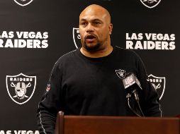 Antonio Pierce tuvo marca de 9-17 en temporada y media en Vegas. AP/B. Dill