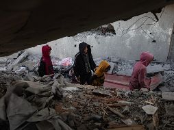 La falta de refugio, el acceso a nutrición y a atención médica, la situación sanitaria y ahora el clima invernal pone en riesgo las vidas de los infantes. EFE/EPA/H. IMAD