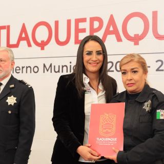 Tlaquepaque reconoce a policías del municipio por su excelente desempeño