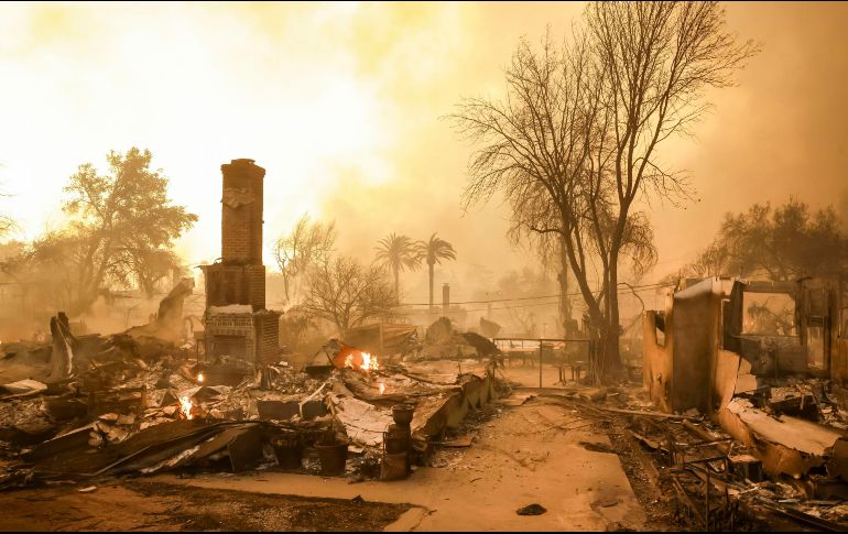 Actualmente 150 mil personas en California están bajo orden de evacuación y ninguno de los incendios presentan un porcentaje de contención, según la página del Departamento Forestal y de Protección contra Incendios de California. EFE / C. Brehman
