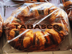 Comenzó a circular un video en el que presuntamente integrantes del Cártel Nueva Generación entregan roscas de Reyes a habitantes de Tabasco. EL INFORMADOR / ARCHIVO