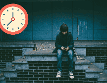 Se aconseja hablar con los niños sobre el uso de la tecnología y cómo esta los puede perjudicar si se la usa en exceso. UNSPLASH / G. Marcel