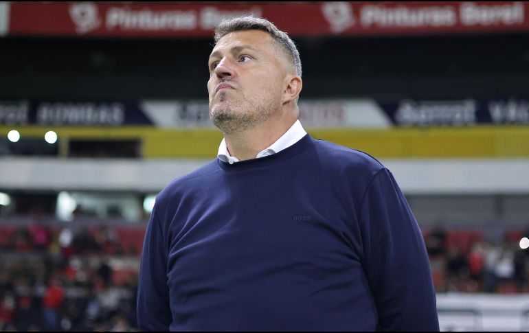 Óscar García Junyent. Chivas estrenará en el arranque del torneo a su cuarto director técnico en dos años. IMAGO7