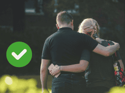 Un paso importante para vencer la soledad es pensar en cómo puedes mejorar las relaciones que ya tienes en tu vida.ESPECIAL/Pexels y Canva