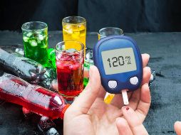 Se calcula que estas bebidas están relacionadas con 2.2 millones de nuevos casos de diabetes tipo 2 y 1.2 millones de enfermedades cardiovasculares anualmente. ESPECIAL / CANVA