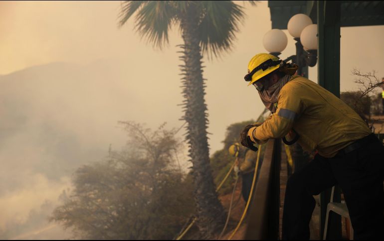Newsom indicó que el número de miembros de la Guardia Nacional de California, también conocida como CalGuard, desplegados para asistir a los equipos de rescate en Los Ángeles ha ascendido a 1.680. EFE/A. DINNER