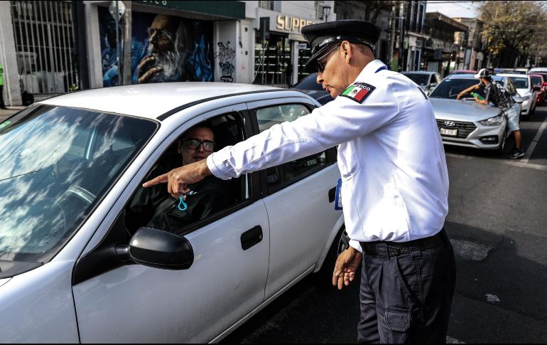 Se han realizado 677 apercibimientos a conductores para instarlos a retirar los aditamentos para permitir mostrar los números, entidad y en su caso, código de identificación QR. EL INFORMADOR/ ARCHIVO.