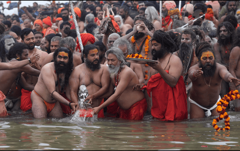 Los rituales se realizan en la confluencia de los ríos Ganges, Yamuna y el mítico Saraswati. AP / R. Kumar Singh
