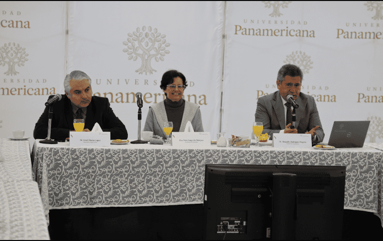 Israel Macías López, Alejandro Rodríguez Magaña y Nora Ampudia Márquez, especialistas en Economía de la Universidad Panamericana, señalaron que el crecimiento económico para el país y Jalisco podría ubicarse entre el cero y uno por ciento en 2025. CORTESÍA.
