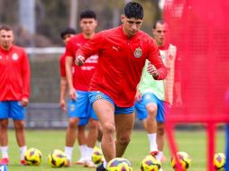 El cuerpo técnico de las Chivas podría adelantar el regreso de Pulido a las canchas. Instagram/ @Chivas.