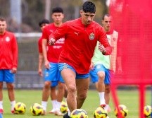 El delantero apareció entre los suplentes de las Chivas y hay amplias posibilidades de que vea minutos en el primer juego del conjunto tapatío en la Copa de Campeones de la Concacaf. Instagram/ @Chivas.