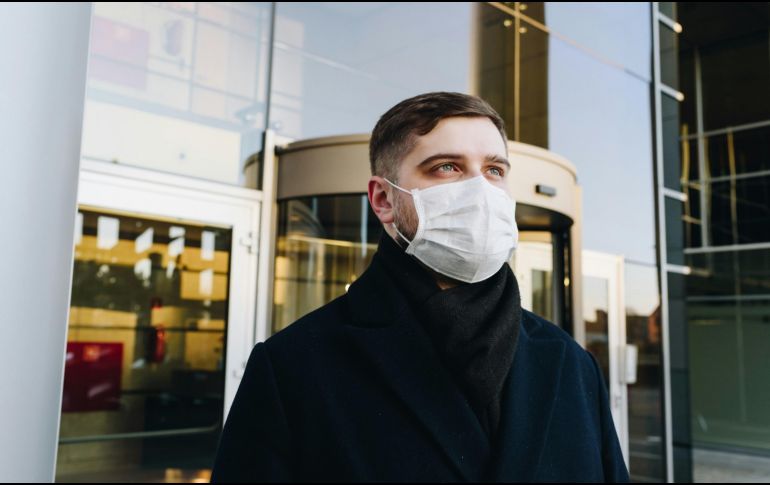 El uso de cubrebocas, gel antibacterial y el lavado continuo de manos, son medidas de protección ante este temporal. Unsplash