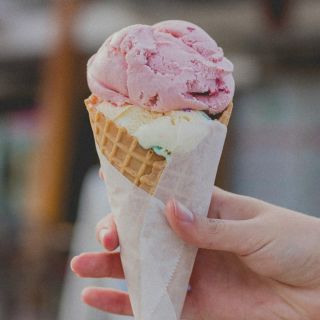 La FDA prohíbe uso de colorante presente en bebidas y dulces por ser cancerígeno