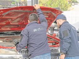 Automovilistas que no aprueban reciben apoyos gratuitos para corregir fallas y mejorar el desempeño mecánico de sus unidades. ESPECIAL